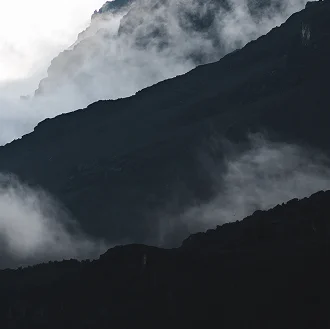 Der Kilimandscharo in den Wolken Der Kilimandscharo in den Wolken